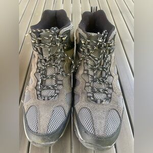 Khombu Gray and Black Athletic Shoes for Performance